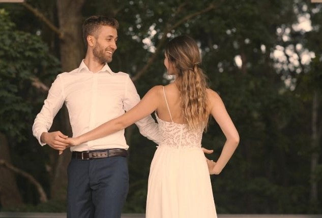 How to prepare for the first dance and an outdoor wedding?